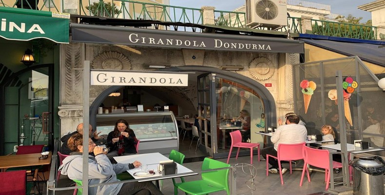 نمای بیرونی بستنی فروشی جیراندولا در استانبول