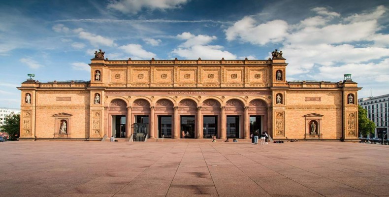 نمای بیرونی موزه هنر هامبورگ (Hamburger Kunsthalle) در مرکز شهر