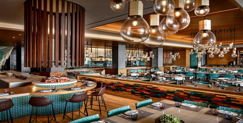 رستوران La Mar by Gaston Acurio با طراحی روشن و فضای باز در دبی