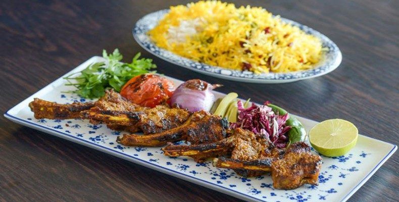 غذاهای محلی مشهد؛ شیشلیک و برنج زعفرانی سنتی