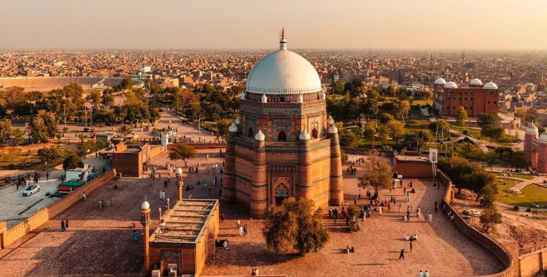 مقبره شاه رکن عالم در مولتان پاکستان، از قدیمی‌ترین شهرهای آسیایی