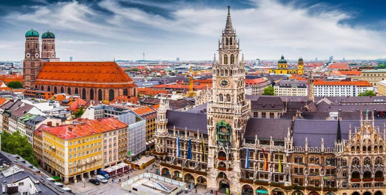 نمای پانورامای شهر مونیخ و میدان مارینپلاتز در قلب تاریخی شهر