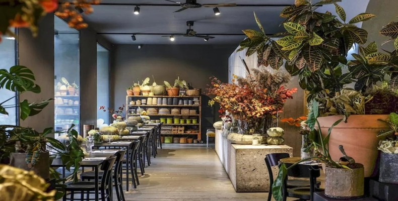 ترکیب گل و فضای رمانتیک در رستوران پوتافیوری میلان