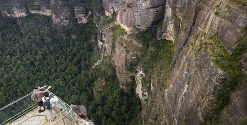 سکوی دید پالتپیت راک در کوه‌ های آبی سیدنی – چشم‌انداز خیره‌کننده صخره‌ها و جنگل‌های استرالیا