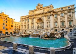 نمای شهر رم با گنبد کلیسای سنت پیتر و چشم‌انداز جاهای دیدنی رم در غروب