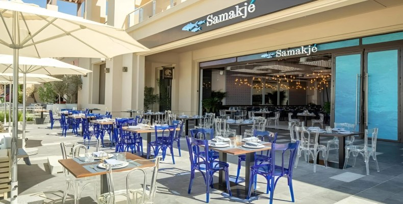 رستوران Samakjé از بهترین رستوران های دریایی دبی در پالم جمیرا با میزهای ساحلی