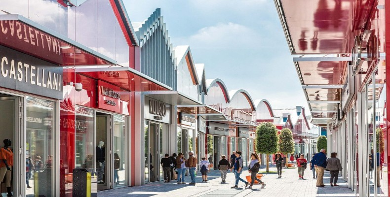 فضای روباز اسکالو میلان اوتلت با فروشگاههای برند و تخفیفهای ویژه