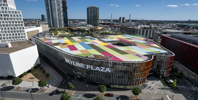 مرکز خرید اسکایلاین پلازا فرانکفورت؛ مجتمع مدرن با بام رنگارنگ و چشمانداز شهری