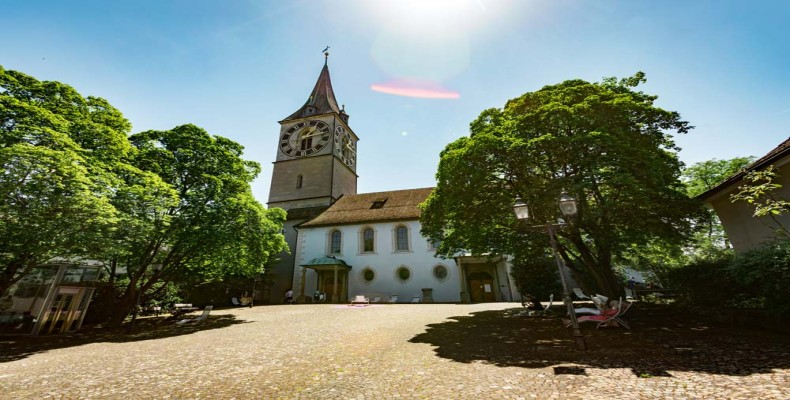 کلیسای سنت پیتر با بزرگ‌ترین ساعت اروپا در زوریخ – از معروف‌ترین جاهای دیدنی زوریخ