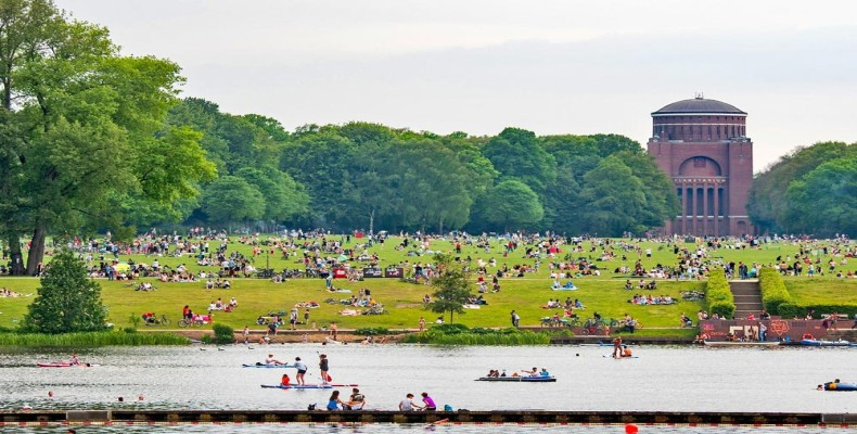 استراحت و پیک‌نیک در اشتات‌پارک هامبورگ؛ از محبوب‌ترین تفریحات هامبورگ