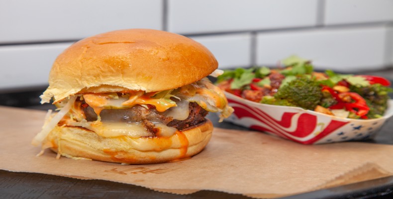 برگر گیاهی در رستوران Superiority Burger نیویورک