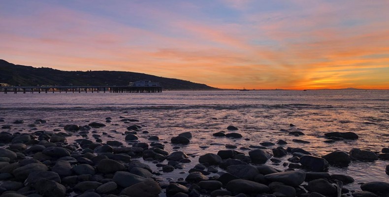 ساحل سرفرایدر لس آنجلس؛ یکی از بهترین سواحل موجسواری جهان