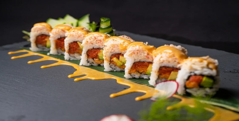 سوشی رول ویژه در Sushi On Me نیویورک