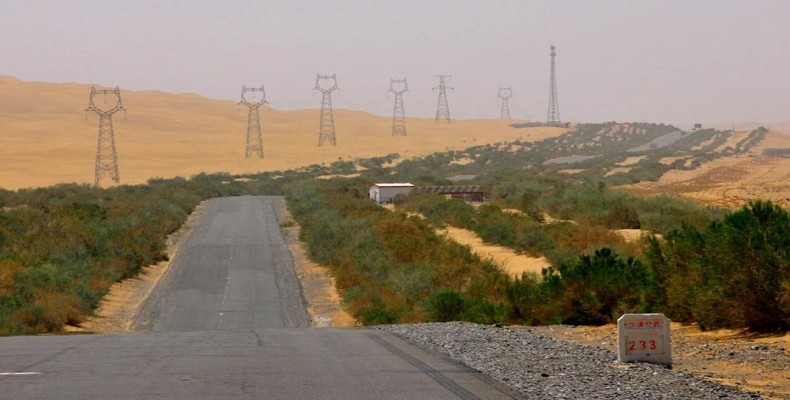 جاده صحرای تاریم چین – مسیر بیانتها در دل بیابان تاکلاماکان از طولانی ترین جاده های آسیا