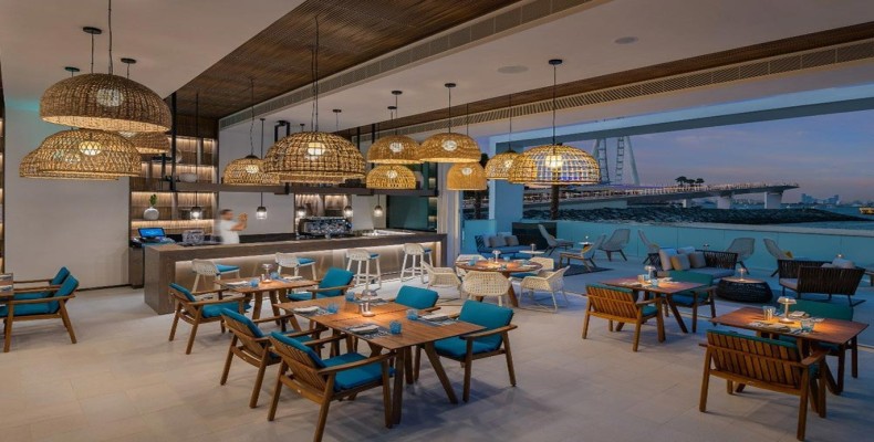 رستوران The Beach Bar & Grill دبی با چشم‌انداز دریا و برج‌العرب