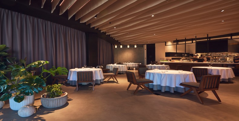 فضای مینیمال و آرام رستوران Trèsind Studio از رستوران های پالم جمیرا