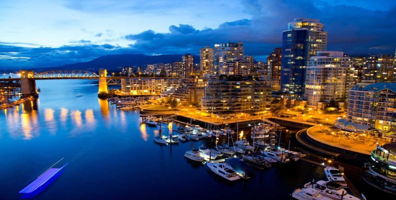 منظره شب ونکوور از اسکای‌لاین شهری