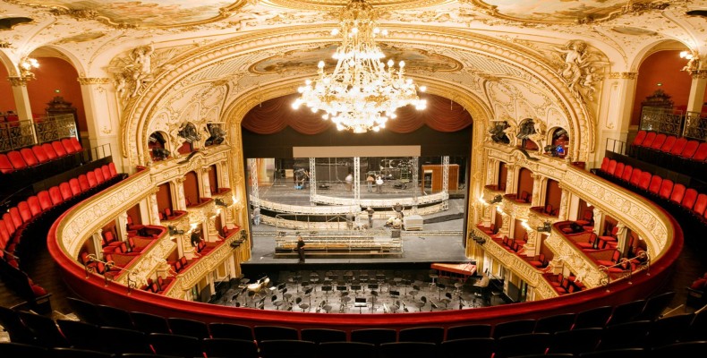 خانه اپرای زوریخ با سالن مجلل و معماری نئوکلاسیک – از جاهای دیدنی زوریخ برای علاقه‌مندان هنر
