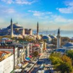 منظره هوایی استانبول با تنگه بسفر و ایاصوفیه برای معرفی شهرهای نزدیک به استانبول