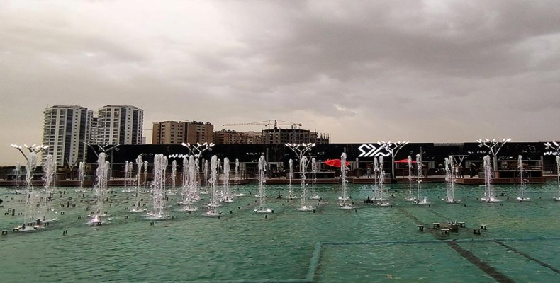 آبنمای موزیکال آبنوا در محوطه بیرونی ایران مال