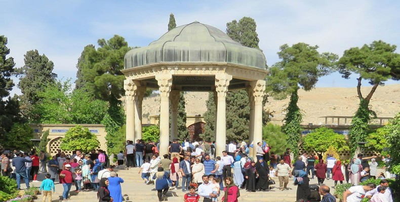 آرامگاه حافظ در شیراز؛ مرکز شعر و ادب فارسی و فرهنگ مردم شیراز