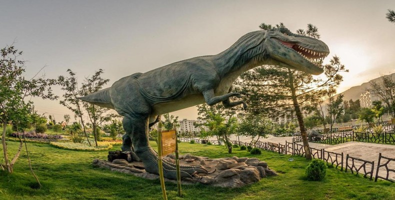 دایناسور غولپیکر در مجموعه ژوراسیک و اسپایدر پارک تهران از ایران فان