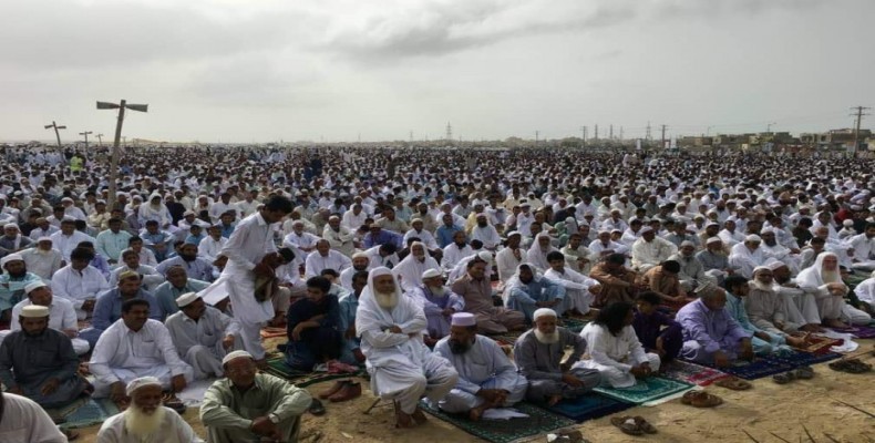 برگزاری نماز و مراسم عید قربان در میان مردم بلوچ چابهار