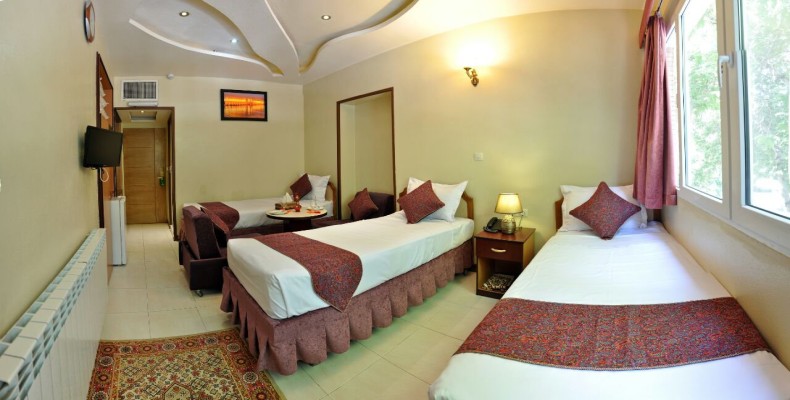 اتاق سه‌تخته هتل توس اصفهان در نزدیکی چهارباغ عباسی با امکانات اقامتی مناسب