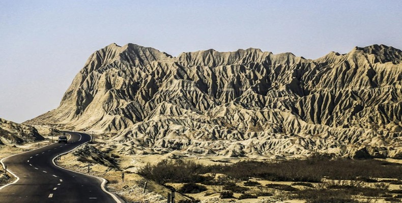 کوههای مریخی چابهار؛ یکی از جاذبههای خاص سفر به چابهار در بهار