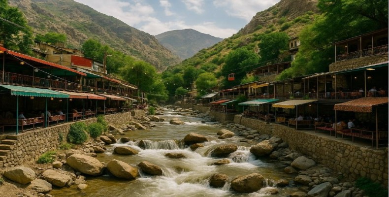 ییلاق دربند تهران در بهار با رودخانه و رستورانهای سنتی