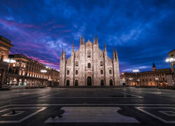 Night tours of Milan
