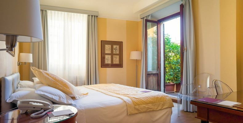 نمای بیرونی هتل آنتیکا لوکاندا لئوناردو نزدیک شام آخر داوینچی