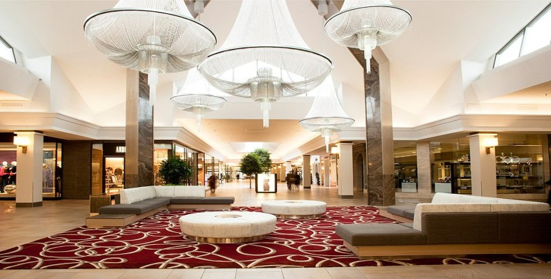 نمای بیرونی Bayview Village Shopping Centre در شمال تورنتو