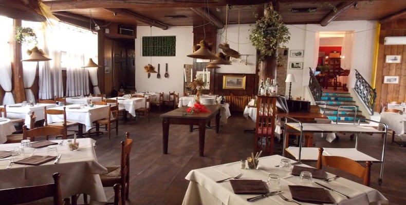 فضای داخلی رستوران Burla Giò، یکی از ارزان‌ترین رستوران‌های میلان با غذاهای سنتی میلانی