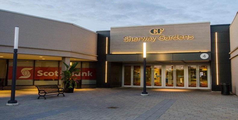 نمای ورودی CF Sherway Gardens از مراکز خرید غرب تورنتو