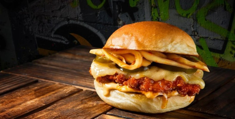 رستوران High Joint دبی؛ برگرهای حجیم و خوشطعم در محیطی کوچک و صمیمی