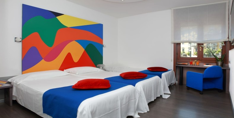 اتاق روشن هتل مدیولانوم میلان نزدیک ایستگاه مرکزی