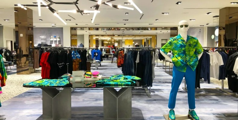 نمای داخلی فروشگاه JCPenney از مراکز خرید ارزان نیویورک با برندهای تخفیفدار