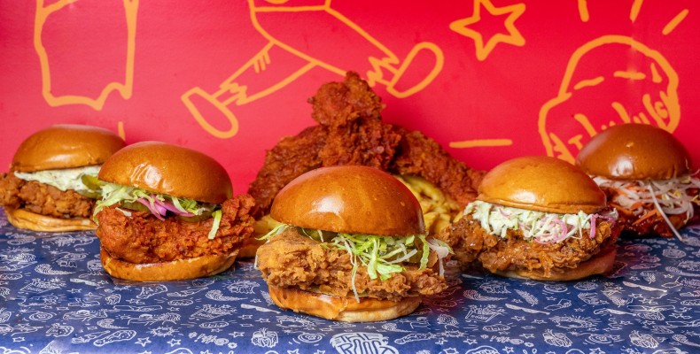 رستوران Jailbird دبی؛ ساندوهای مرغ سوخاری تند و خوشطعم در محیطی پرانرژی