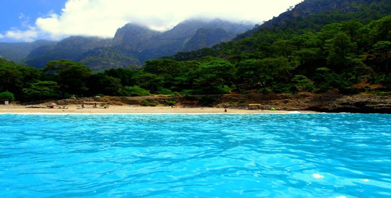 ساحل کاباک فتحیه با آبهای فیروزهای؛ یکی از مقاصد مالدیو ترکیه