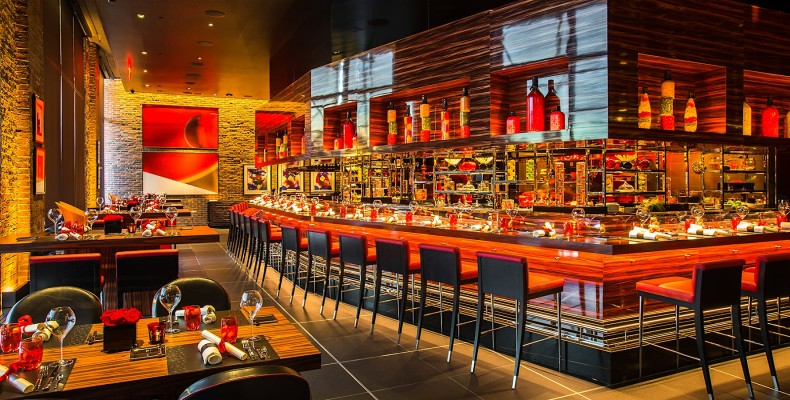 طراحی قرمز و مشکی رستوران L’Atelier de Joël Robuchon نیویورک