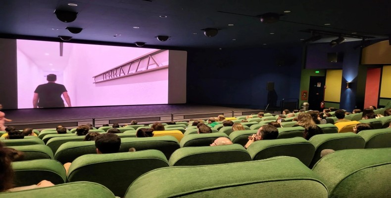 تماشای فیلم در سینماهای رم در روزهای سرد زمستان