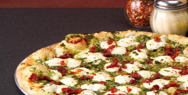 پیتزای سرو شده در رستوران Pomet، از بهترین پیتزا فروشیهای میلان با قیمت مناسب