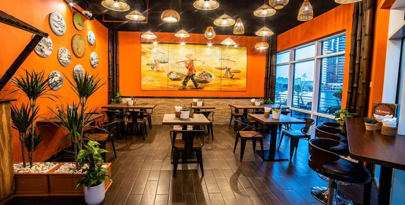 رستوران ویتنامی Saigon دبی؛ فضایی گرم با طراحی آسیایی و منوی متنوع از فوی و رولهای تازه