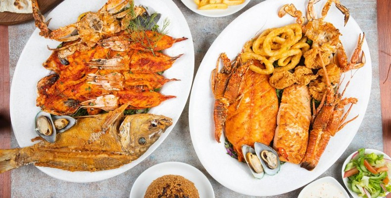 رستوران دریایی Sallet Al Sayed دبی؛ بشقابهای ماهی، میگو و خرچنگ تازه در محیطی خانوادگی