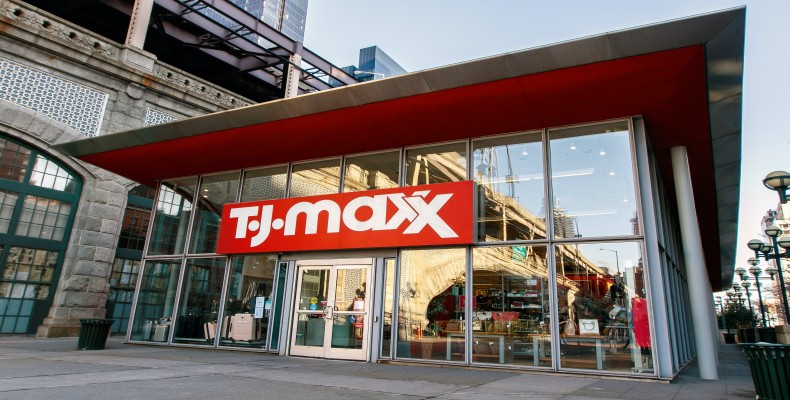 فروشگاه TJ Maxx از مراکز خرید ارزان نیویورک با تخفیف برندهای معروف