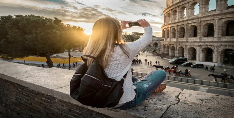 بازدید از کولوسئوم رم در پاییز با لباس مناسب فصل