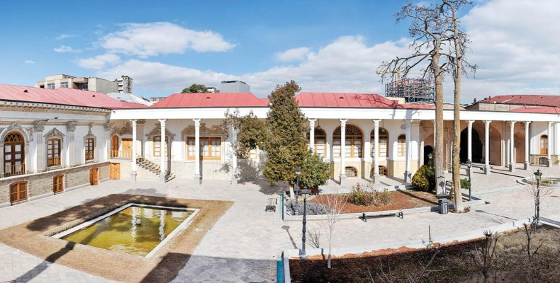 حیاط مرکزی و عمارتهای تاریخی مجموعه خانه اتحادیه تهران