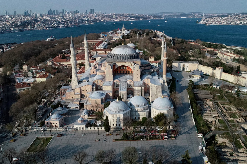 مجسمه گاو نر استانبول و Aya Sofia Mosque