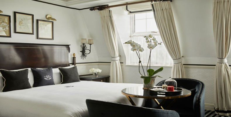 اتاق لوکس هتل 41 ویکتوریا لندن با تمرکز بر آرامش و خدمات شخصی